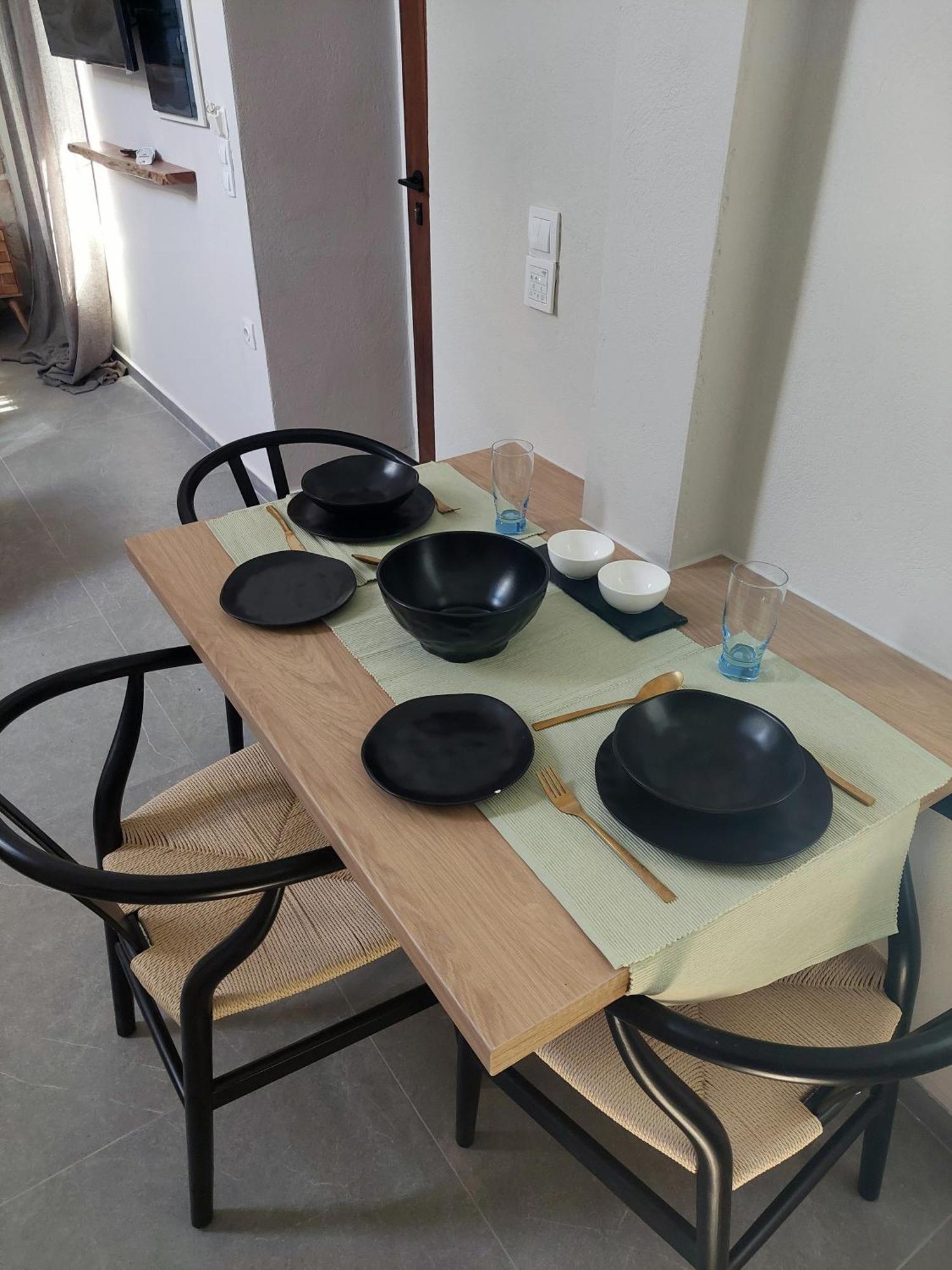 The Cocoon And Olives Hut קורופי