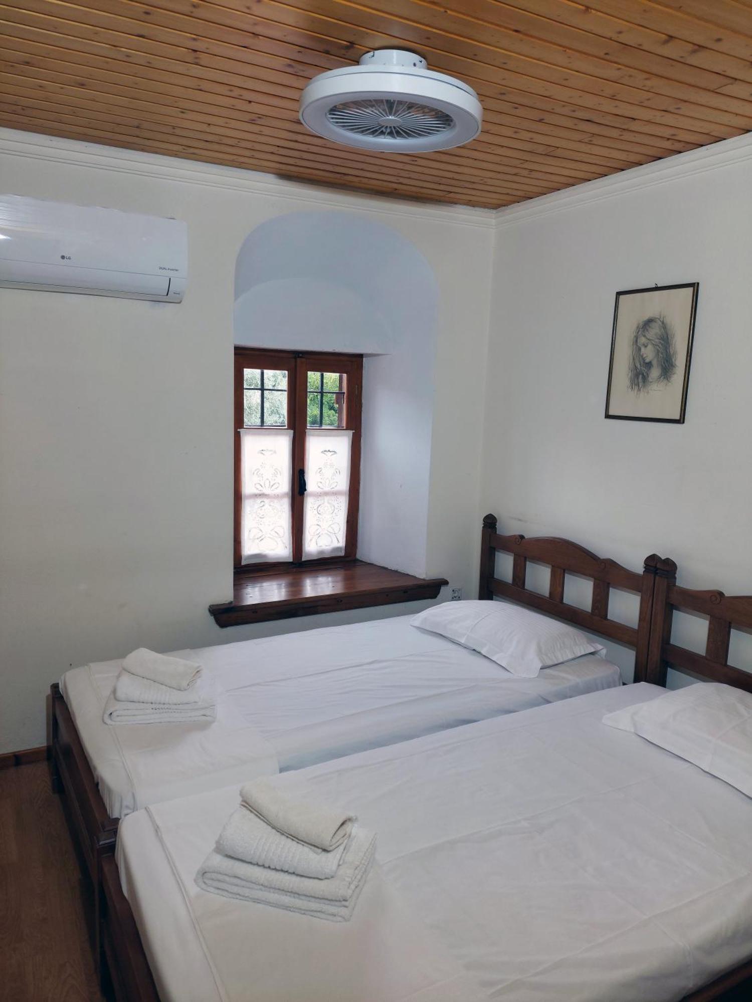 The Cocoon And Olives Hut * קורופי