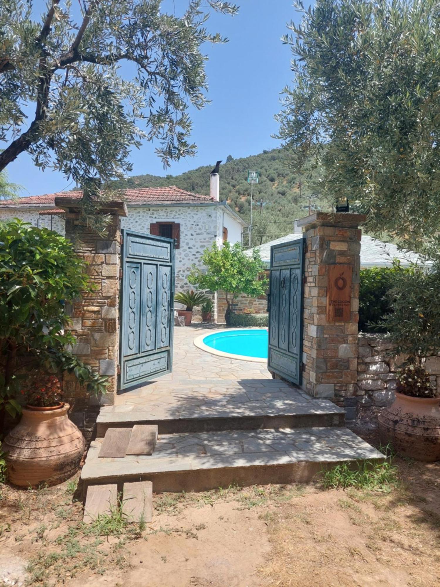 The Cocoon And Olives Hut Villa *