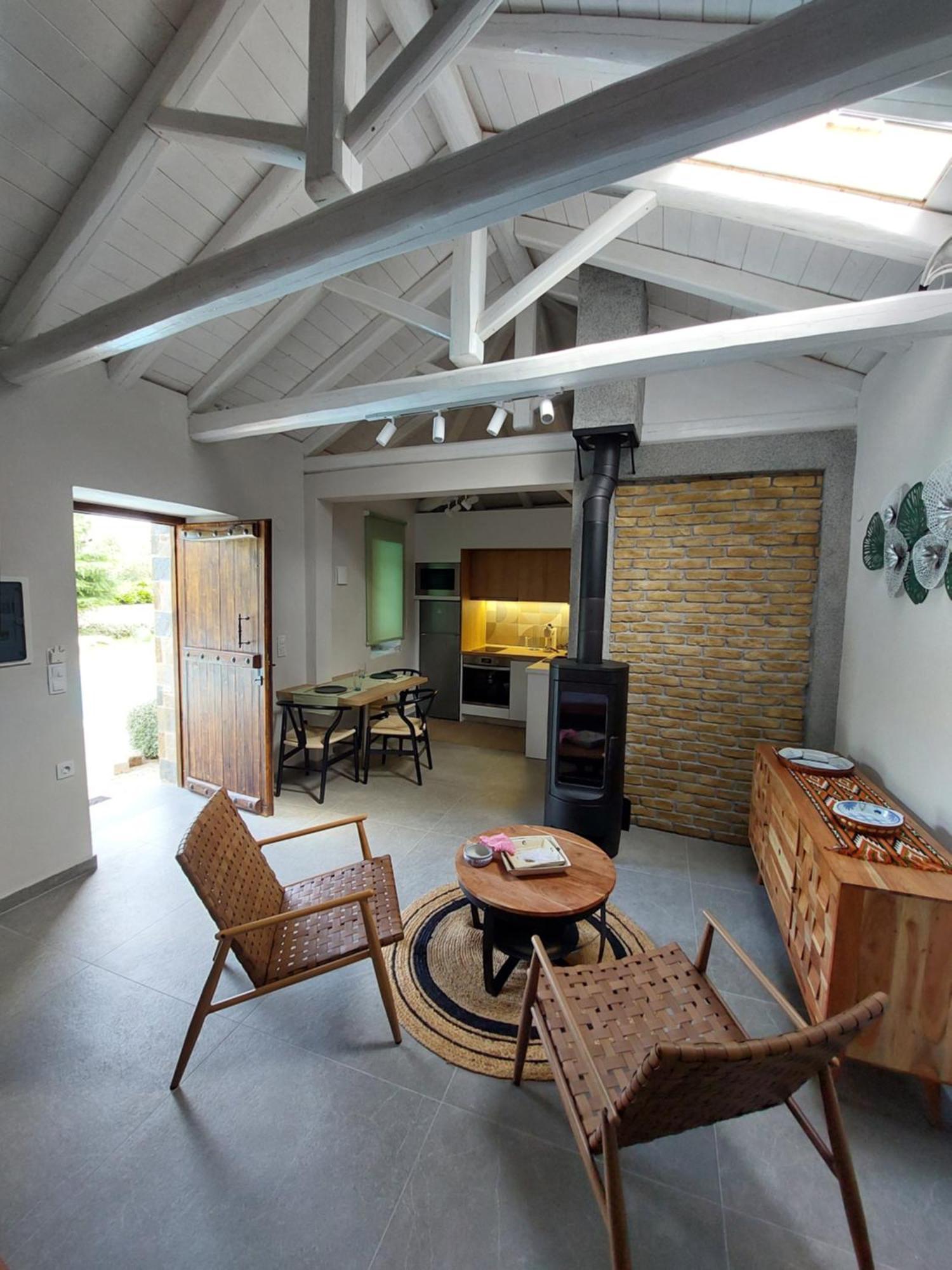 The Cocoon And Olives Hut Villa