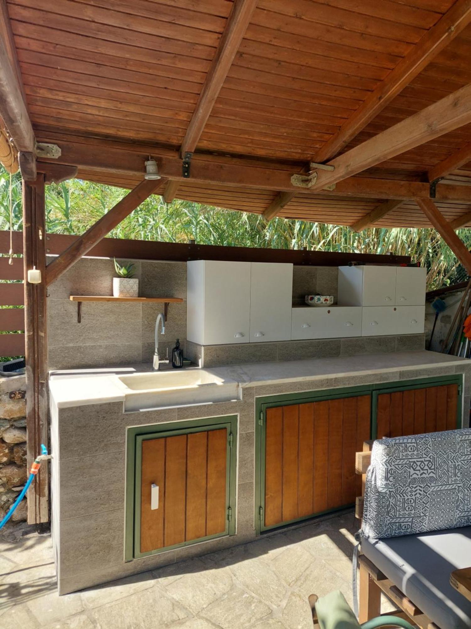 The Cocoon And Olives Hut Villa